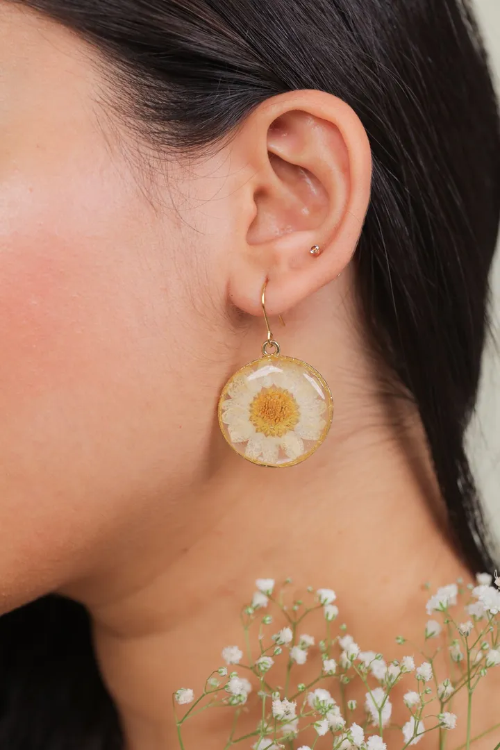Innocent White Daisy Earrings for Childlike Playfulness